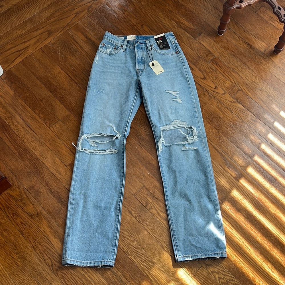 NWT Levi’s 501 90’s Jeans Light Indigo Destructed